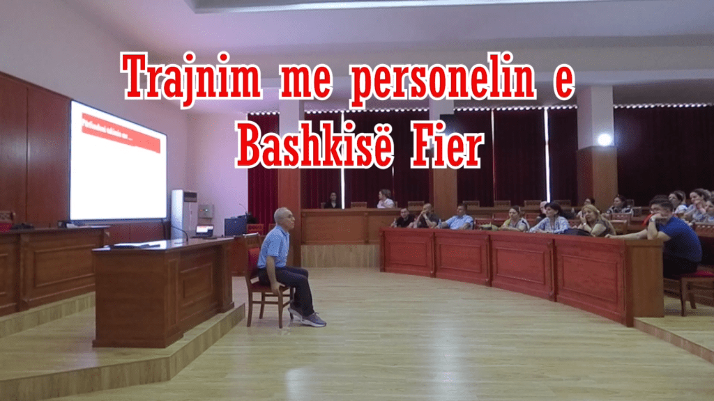 VIDEO/Trajnim me personelin e Bashkisë Fier për “Gjuhën e Trupit”