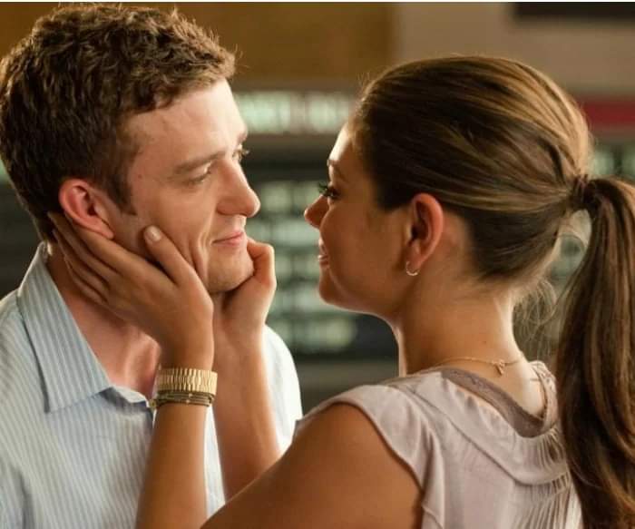 A duhet të flisni për të kaluarën tuaj romantike me partnerin tuaj? (764&nbsp;fjalë)