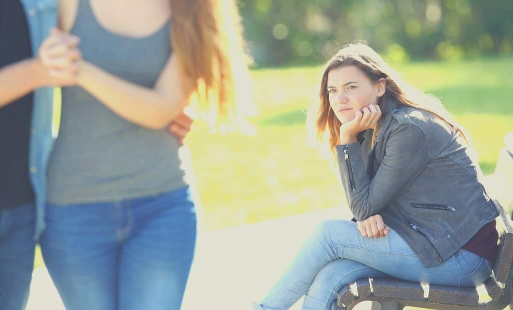 Pse jemi xhelozë dhe si ta largojmë xhelozinë? (2476 fjalë)